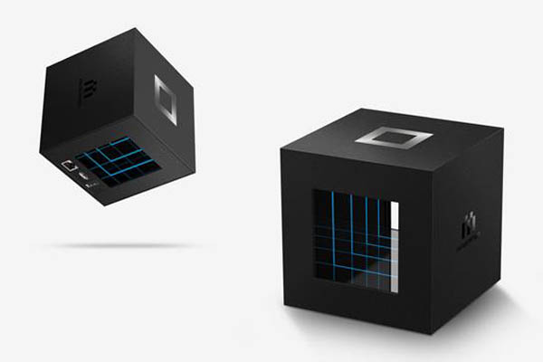 盈方微携手腾讯科技推出首款微游戏机产品MiniStation